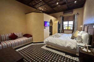 Dvoulůžkový pokoj s manželskou postelí a vlastní koupelnou