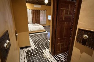 Dvoulůžkový pokoj s manželskou postelí a vlastní koupelnou