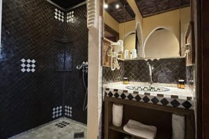 Dvoulůžkový pokoj s manželskou postelí a vlastní koupelnou