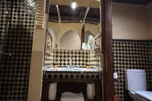 Dvoulůžkový pokoj s manželskou postelí a vlastní koupelnou