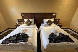 Dvoulůžkový pokoj s oddělenými postelemi a vlastní koupelnou