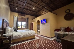 Dvoulůžkový pokoj s manželskou postelí a vlastní koupelnou