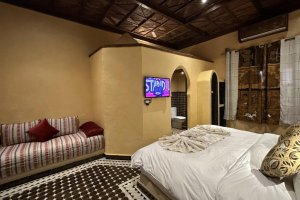 Dvoulůžkový pokoj s manželskou postelí a vlastní koupelnou