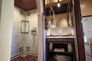 Dvoulůžkový pokoj s oddělenými postelemi a vlastní koupelnou