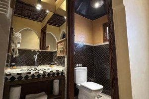 Dvoulůžkový pokoj s oddělenými postelemi a vlastní koupelnou