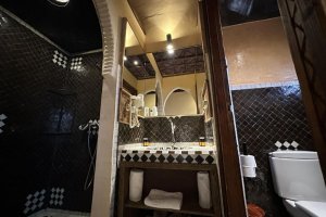 Dvoulůžkový pokoj s oddělenými postelemi a vlastní koupelnou