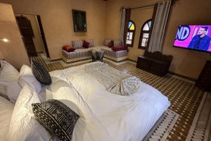 Dvoulůžkový pokoj s manželskou postelí a vlastní koupelnou