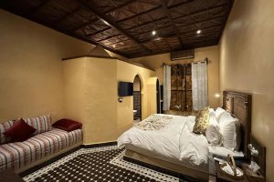 Dvoulůžkový pokoj s manželskou postelí a vlastní koupelnou