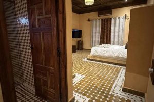 Dvoulůžkový pokoj s manželskou postelí a vlastní koupelnou