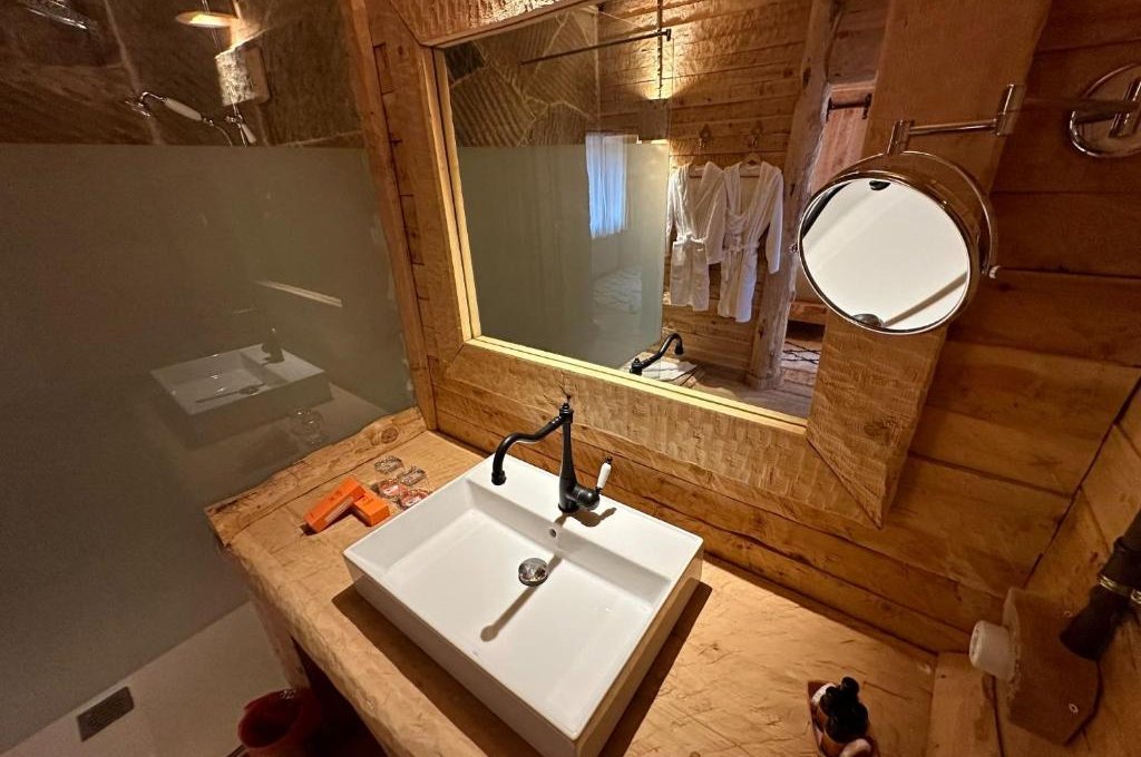 Suite with Mountain View