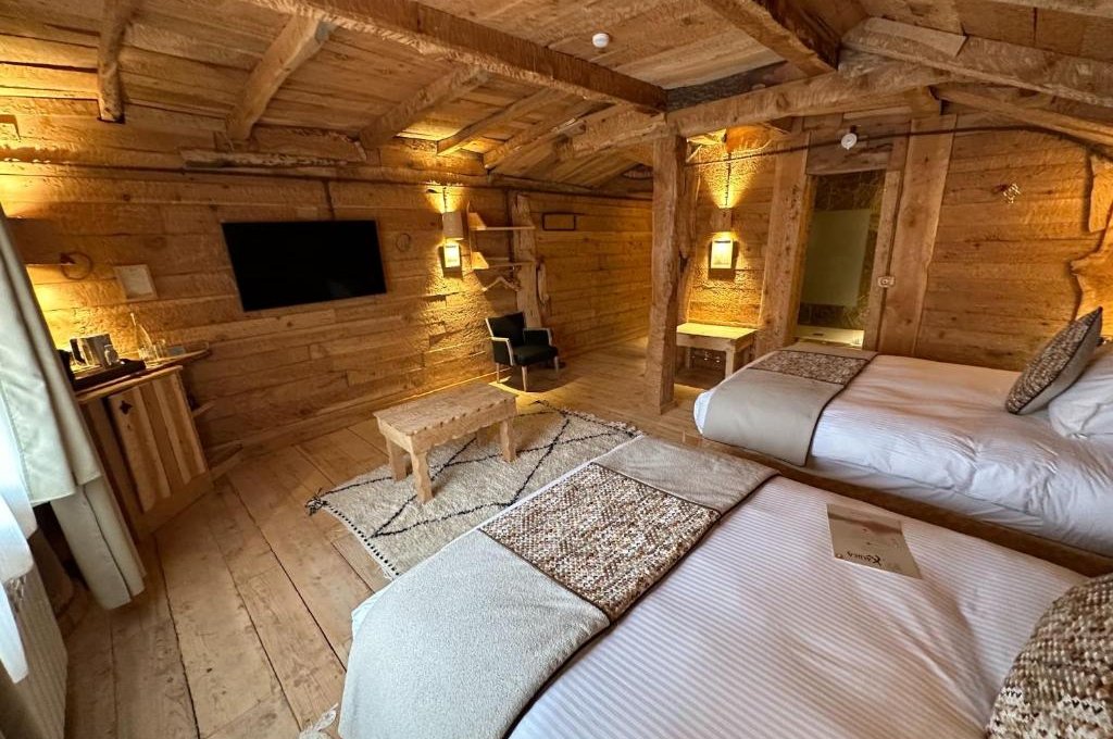 Twin Room with Mountain View