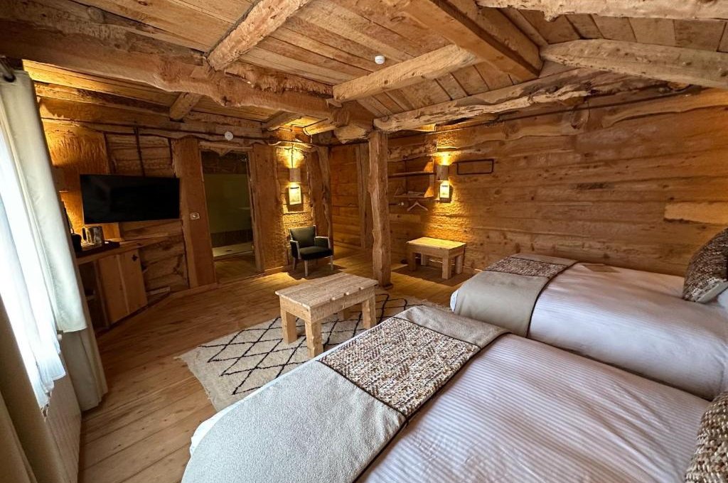 Twin Room with Mountain View