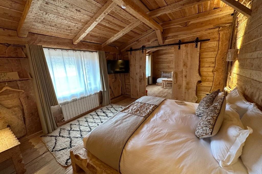 Suite with Mountain View