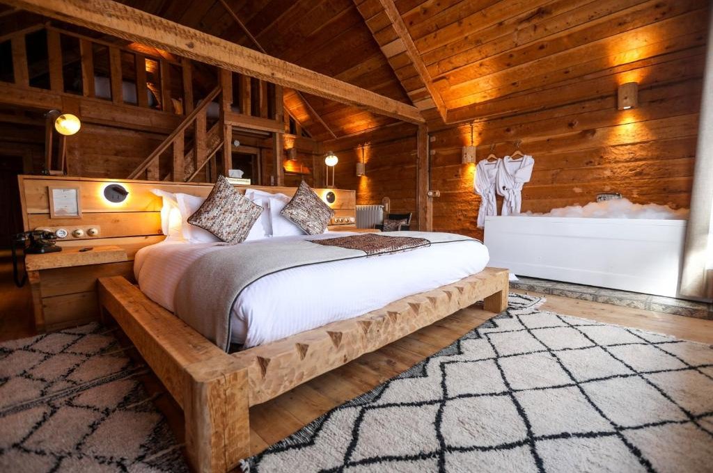 Twin Room with Mountain View
