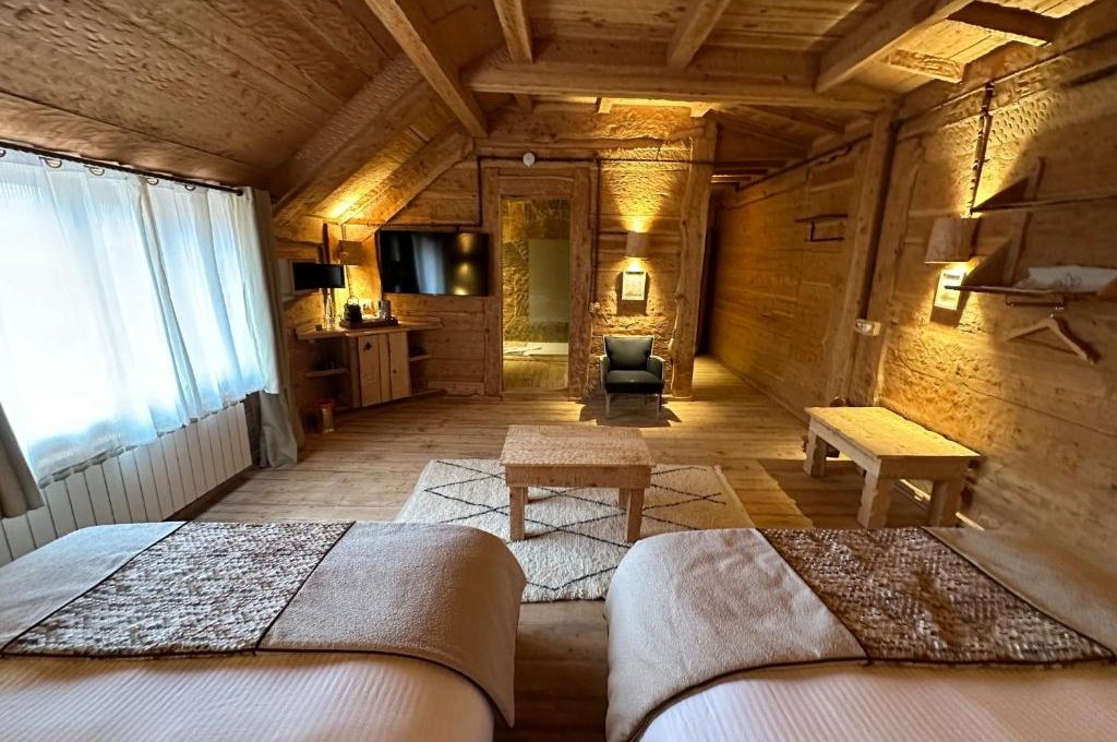 Twin Room with Mountain View