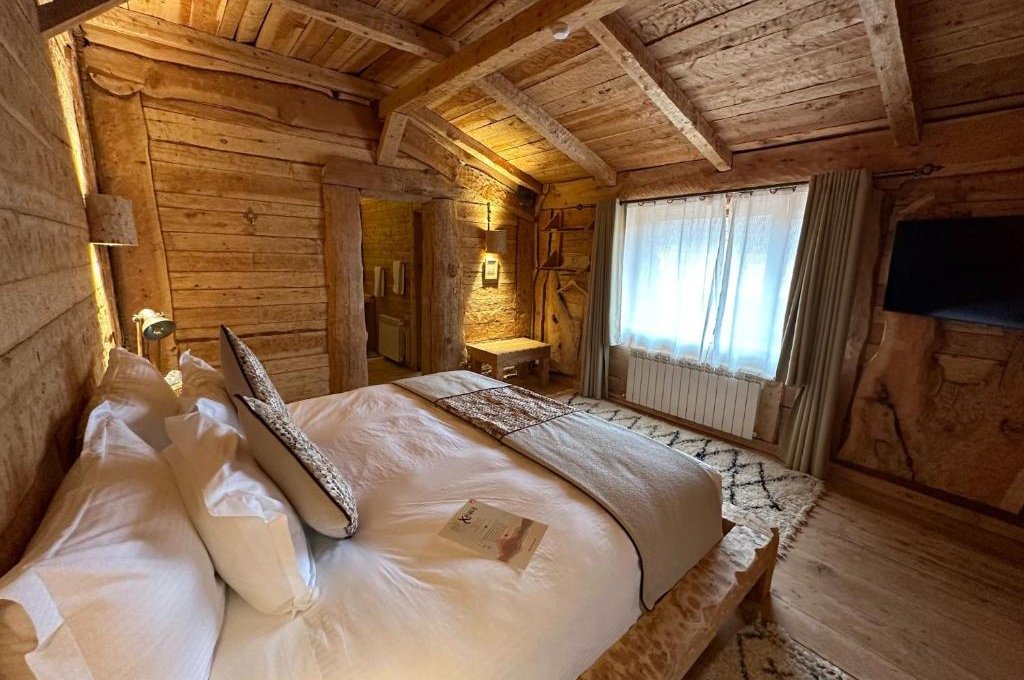 Suite with Mountain View