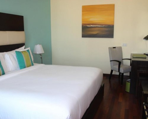 1 Bedroom, Balcony King, Fountain View, Non-Smoking