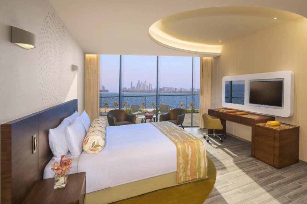 Premium One-Bedroom Suite with Balcony and Sea View - Club Lounge Access