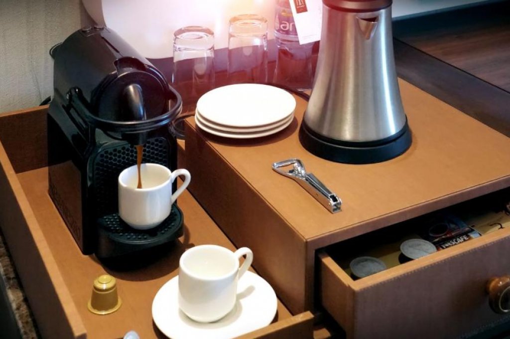 Premium One-Bedroom Suite with Balcony and Sea View - Club Lounge Access