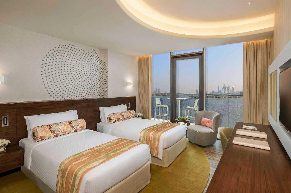 Deluxe Room with Balcony and Sea View