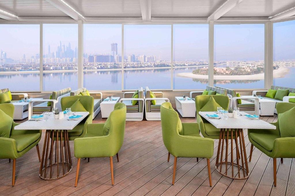 Premium One-Bedroom Suite with Balcony and Sea View - Club Lounge Access