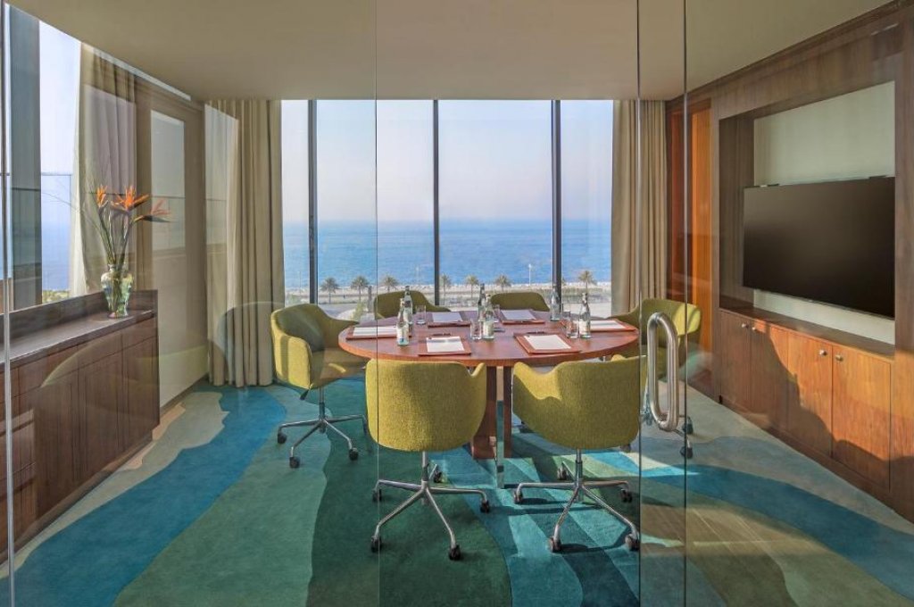 Premium One-Bedroom Suite with Balcony and Sea View - Club Lounge Access