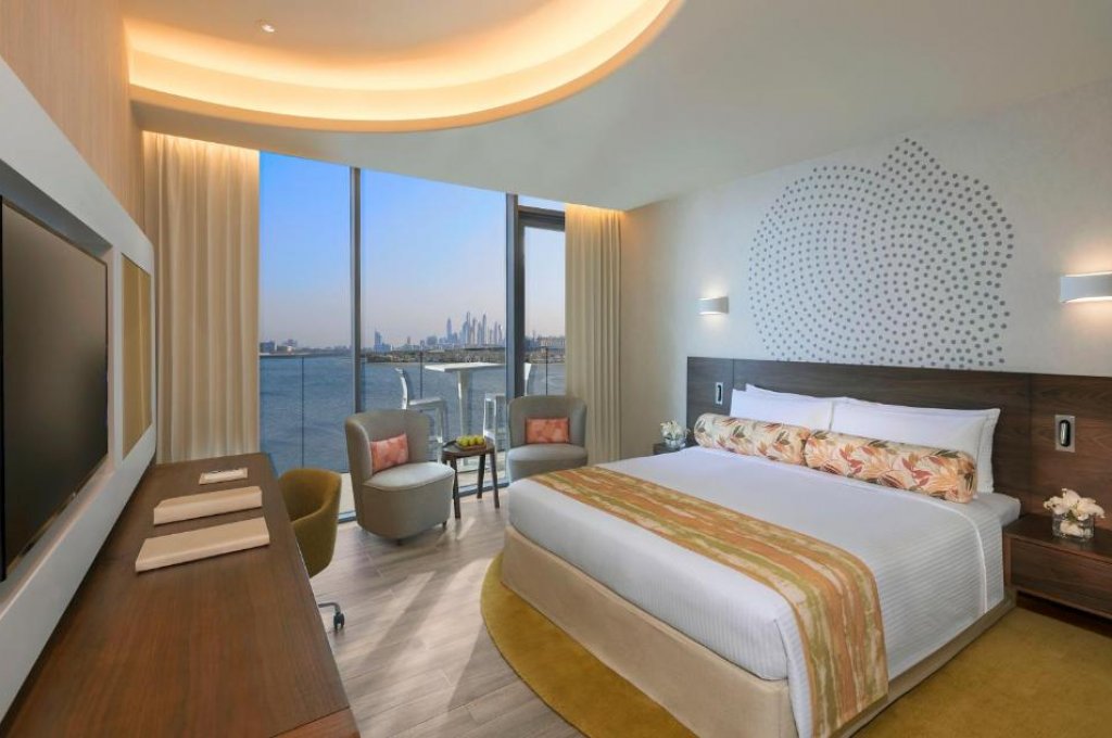 Deluxe Room with Balcony and Sea View