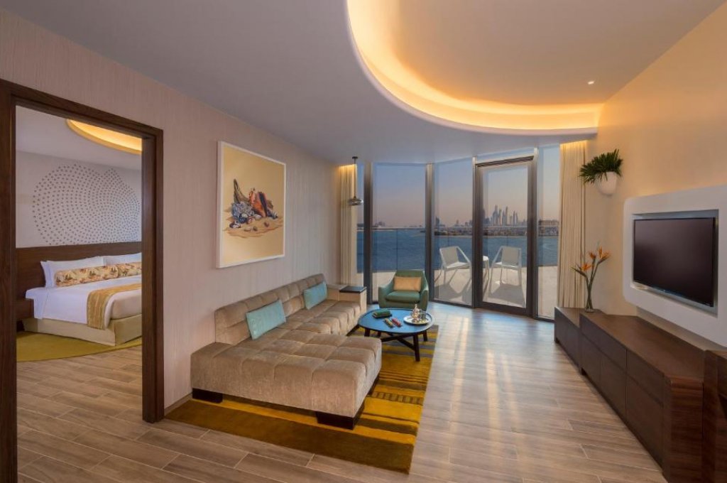 Premium One-Bedroom Suite with Balcony and Sea View - Club Lounge Access