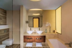 Deluxe Room with Balcony and Sea View