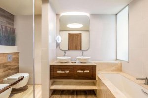 Premium One-Bedroom Suite with Balcony and Sea View - Club Lounge Access