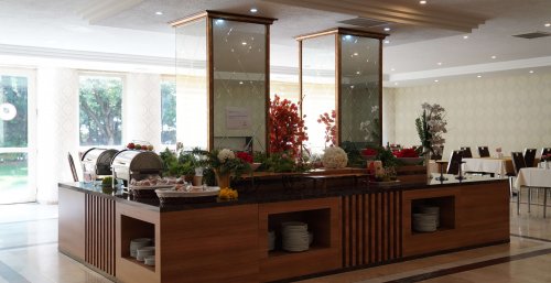 Restaurant & Bar
