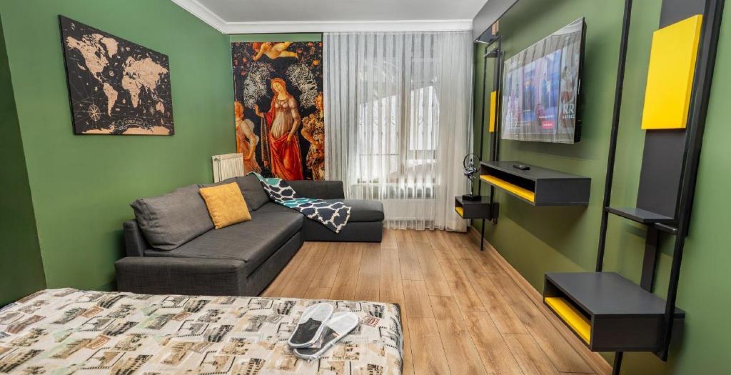 Family Room with Garden View