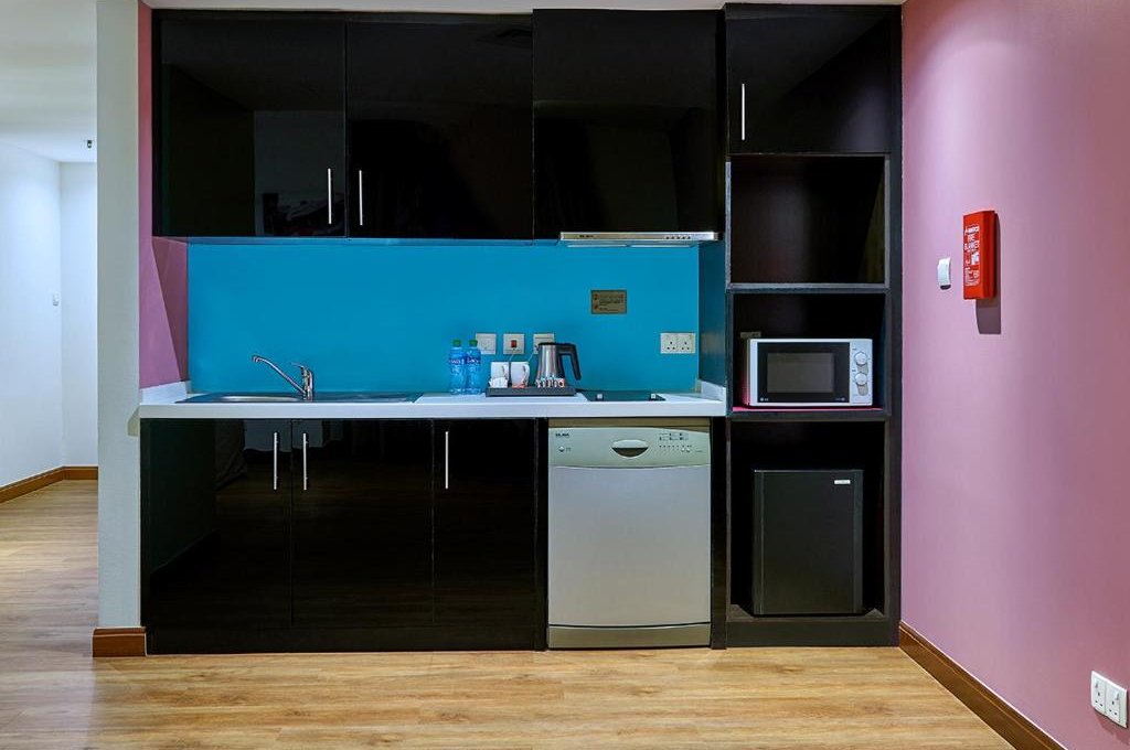 One-Bedroom King Apartment - Mobility and Hearing Impaired Access/Non-Smoking