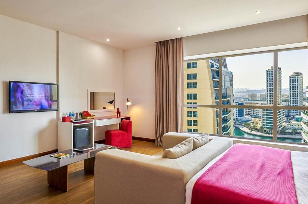 Deluxe King Room - Mobility and Hearing Impaired Access/Non-Smoking