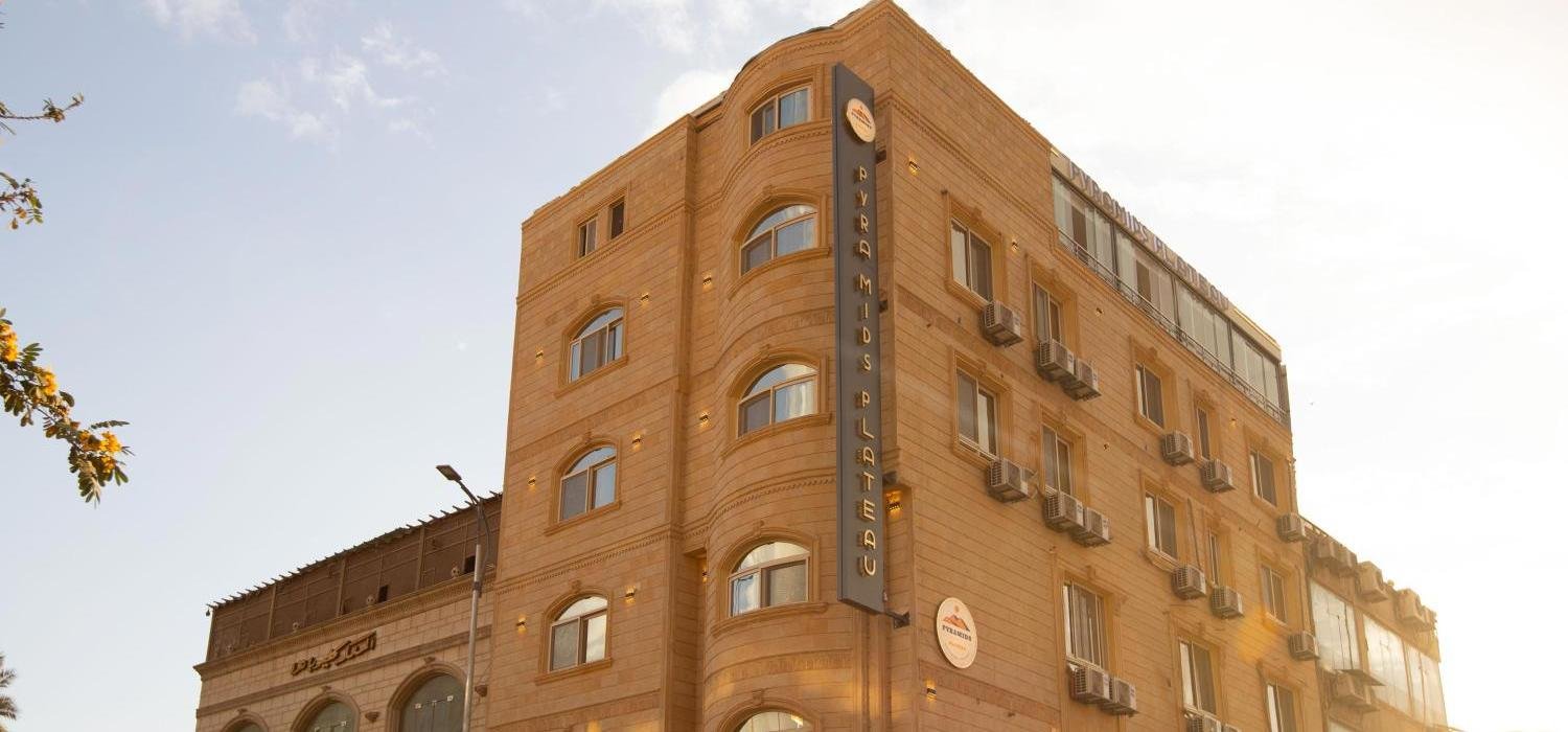 Pyramids Plateau Hotel