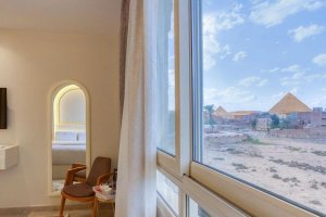 Pyramids Plateau Hotel