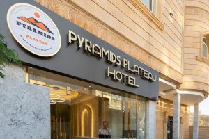 Pyramids Plateau Hotel