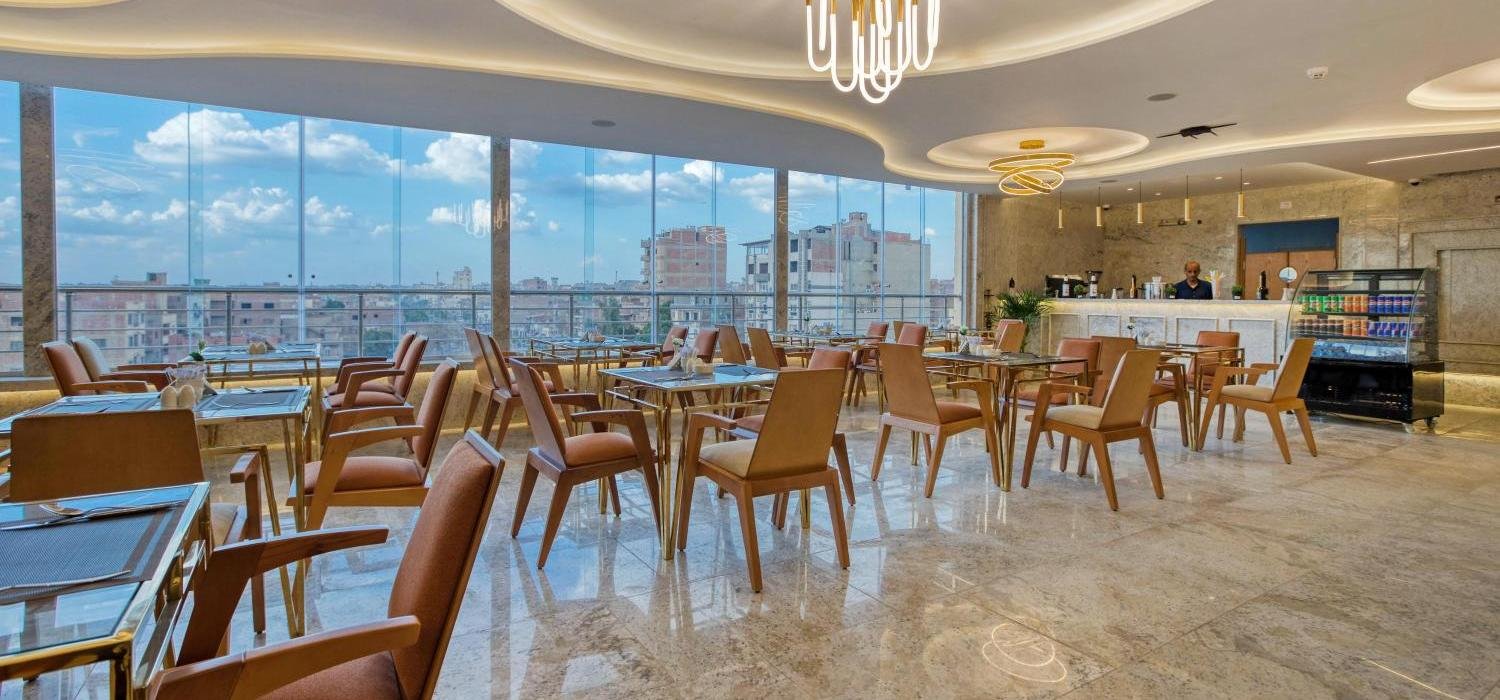 Pyramids Plateau Hotel