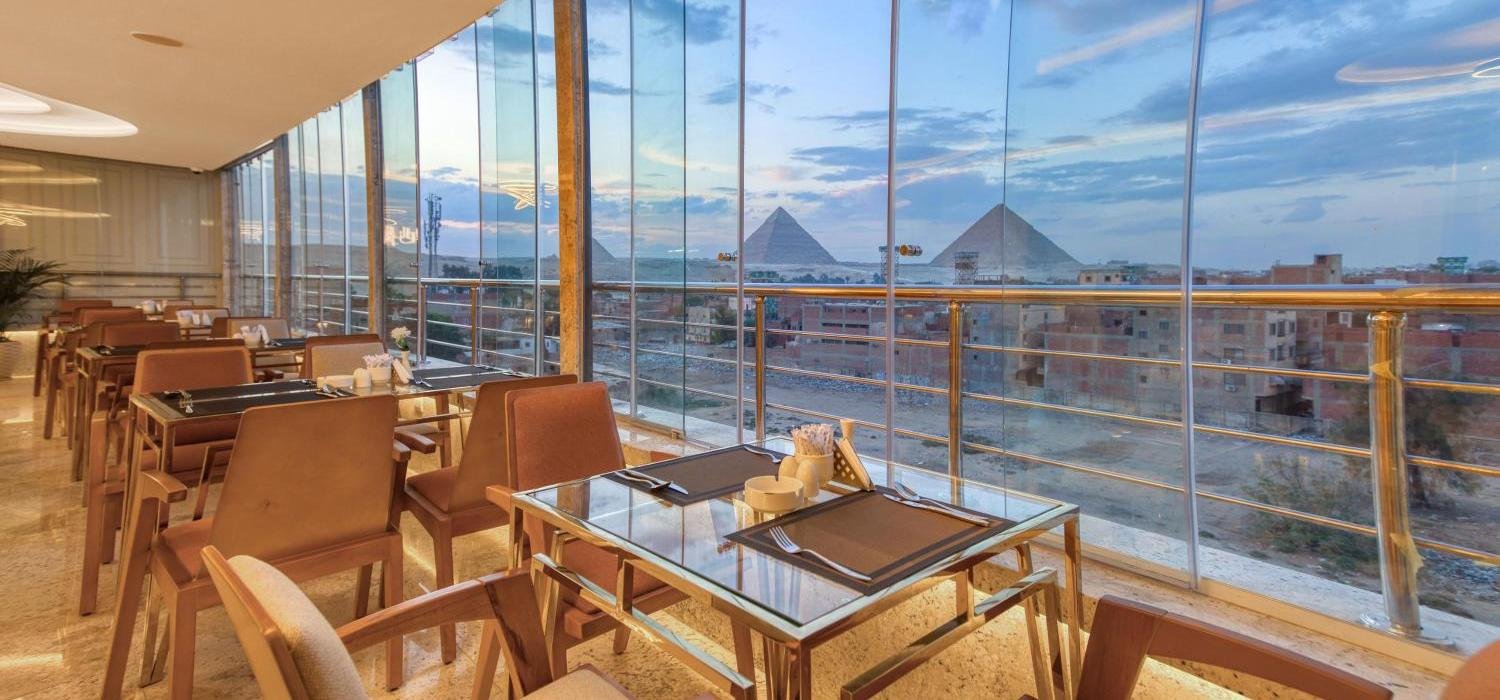 Pyramids Plateau Hotel