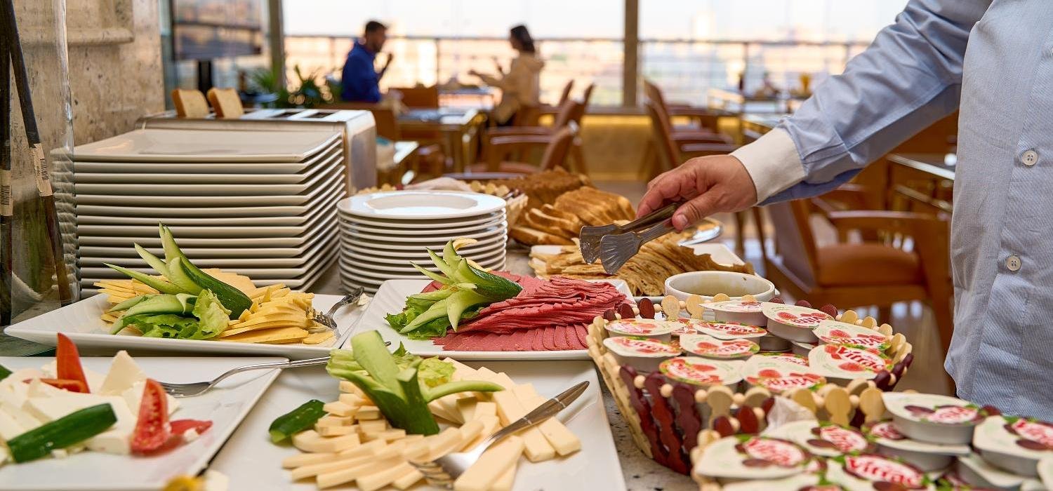 Pyramids Plateau Hotel