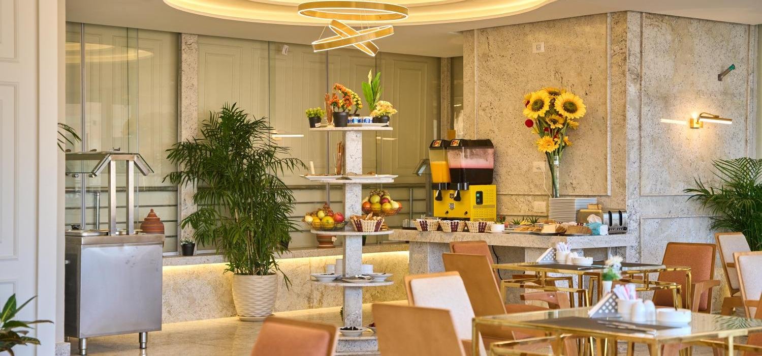 Pyramids Plateau Hotel 