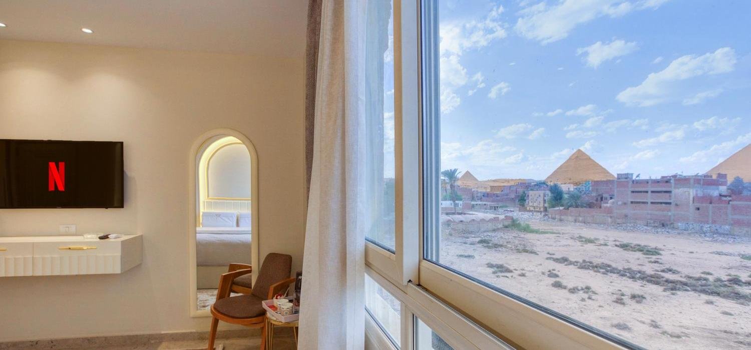 Pyramids Plateau Hotel 