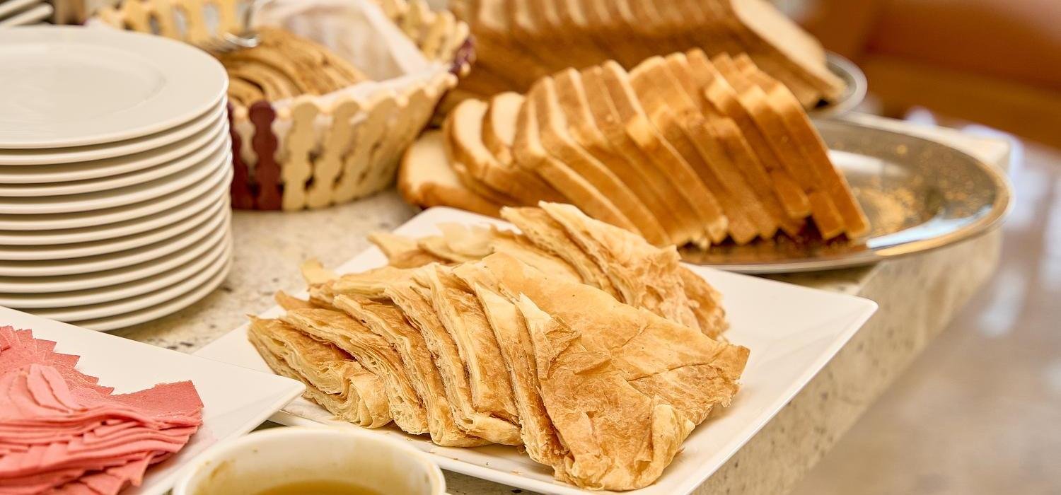 Pyramids Plateau Hotel