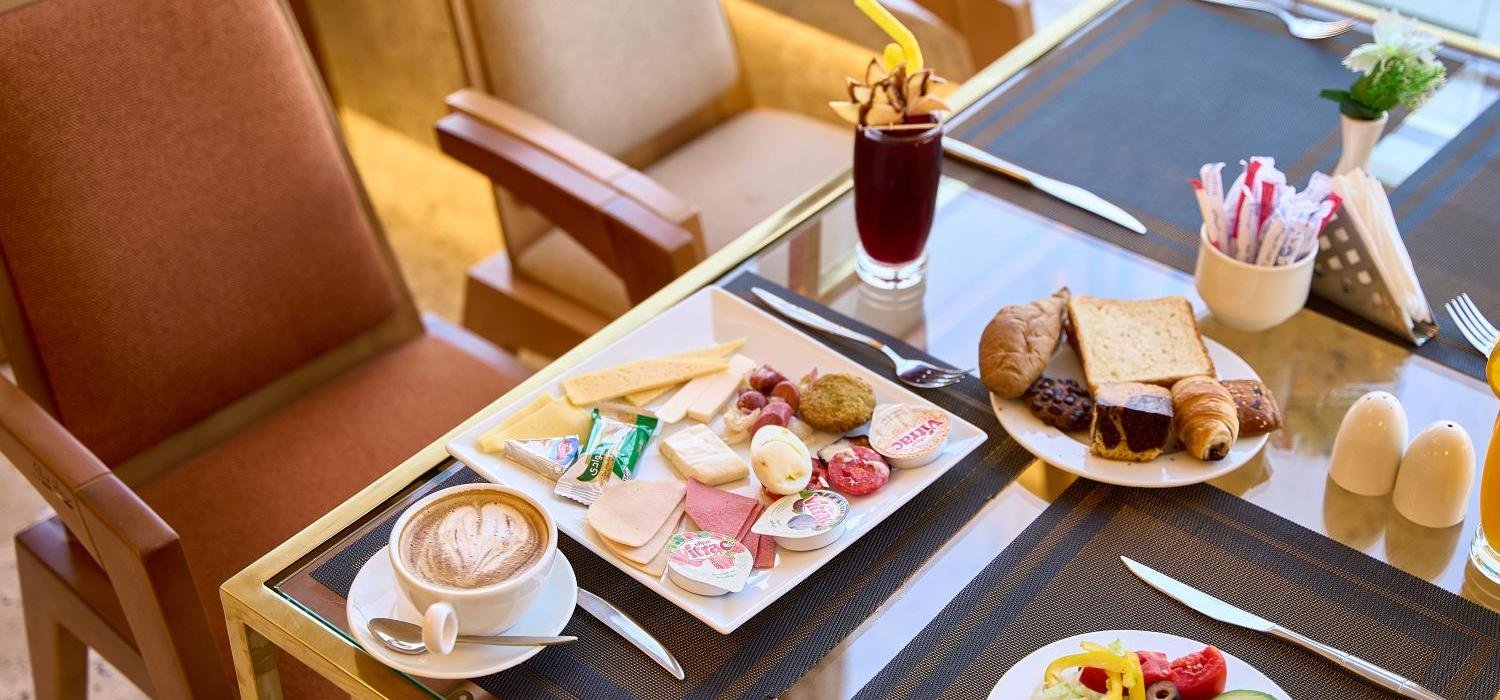 Pyramids Plateau Hotel