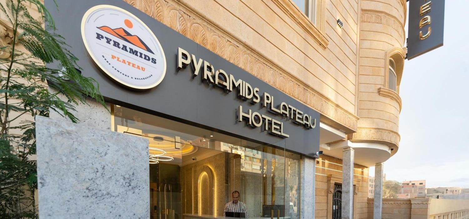 Pyramids Plateau Hotel 