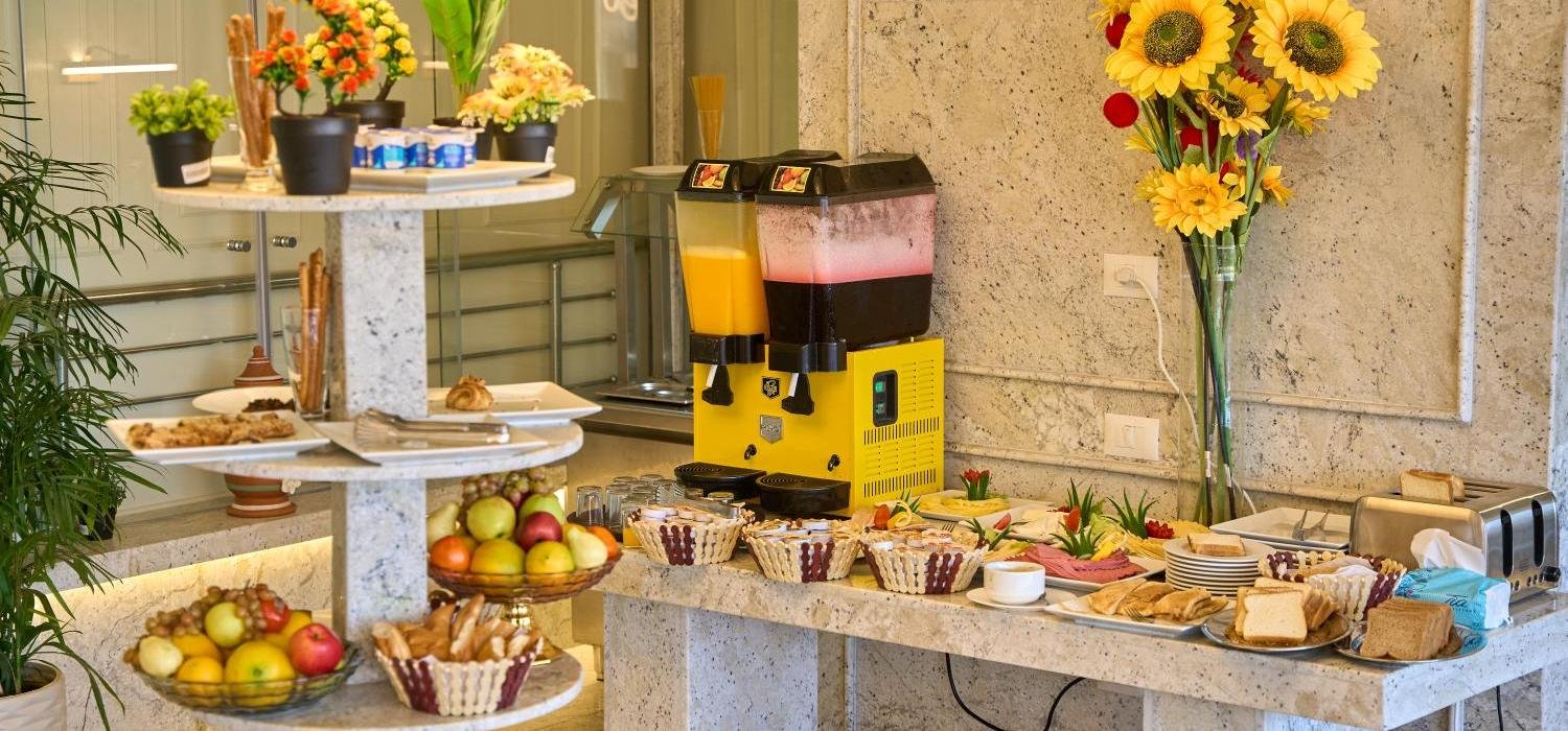 Pyramids Plateau Hotel