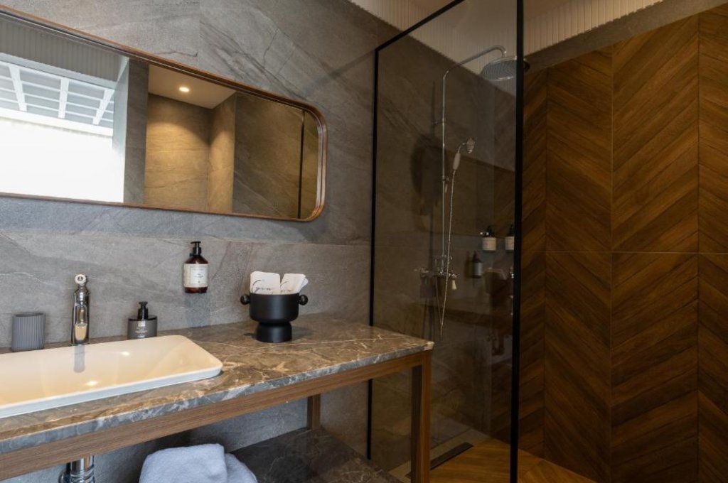 Master Suite 2