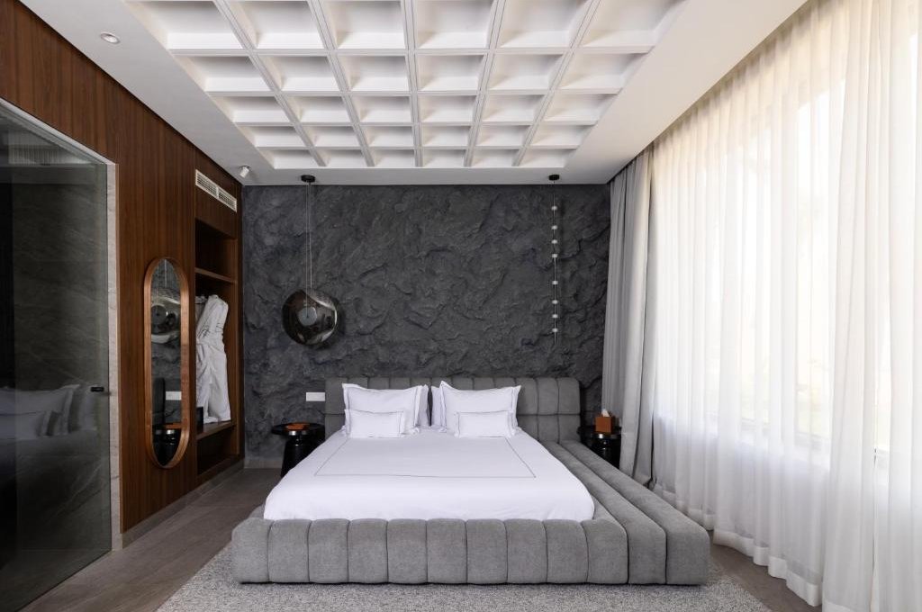 Master Suite 2