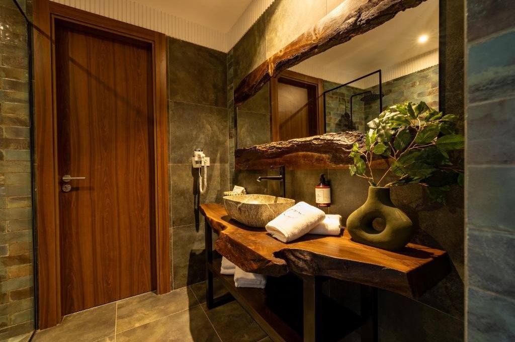 Master Suite 3