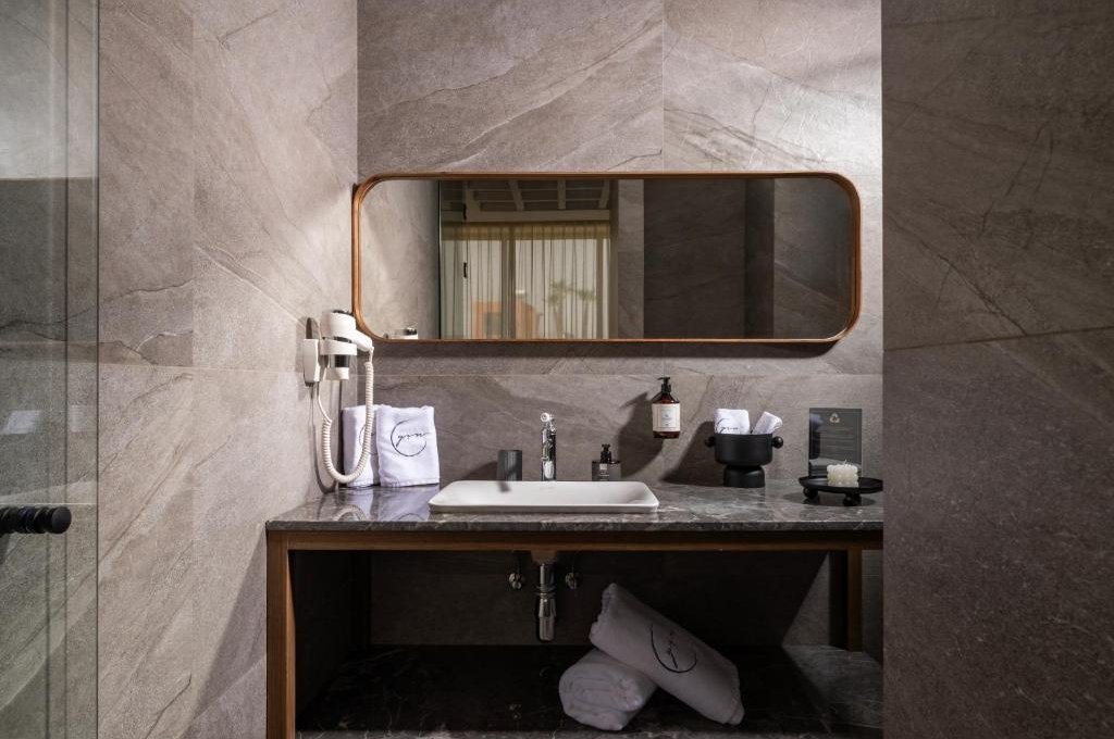 Master Suite 2